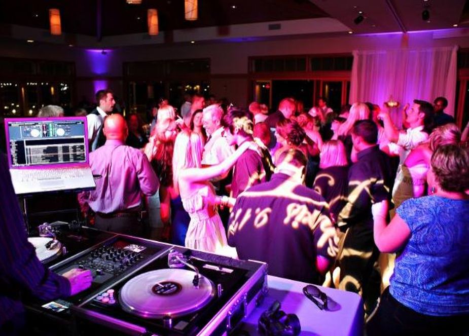 Your First Wedding DJ Gig – What Equipment Do You Need?
