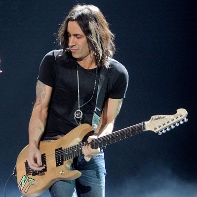 Nuno Bettencourt Playing Guitar